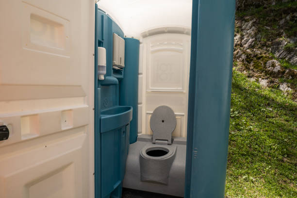 Best Portable bathroom rental  in The Hammocks, FL